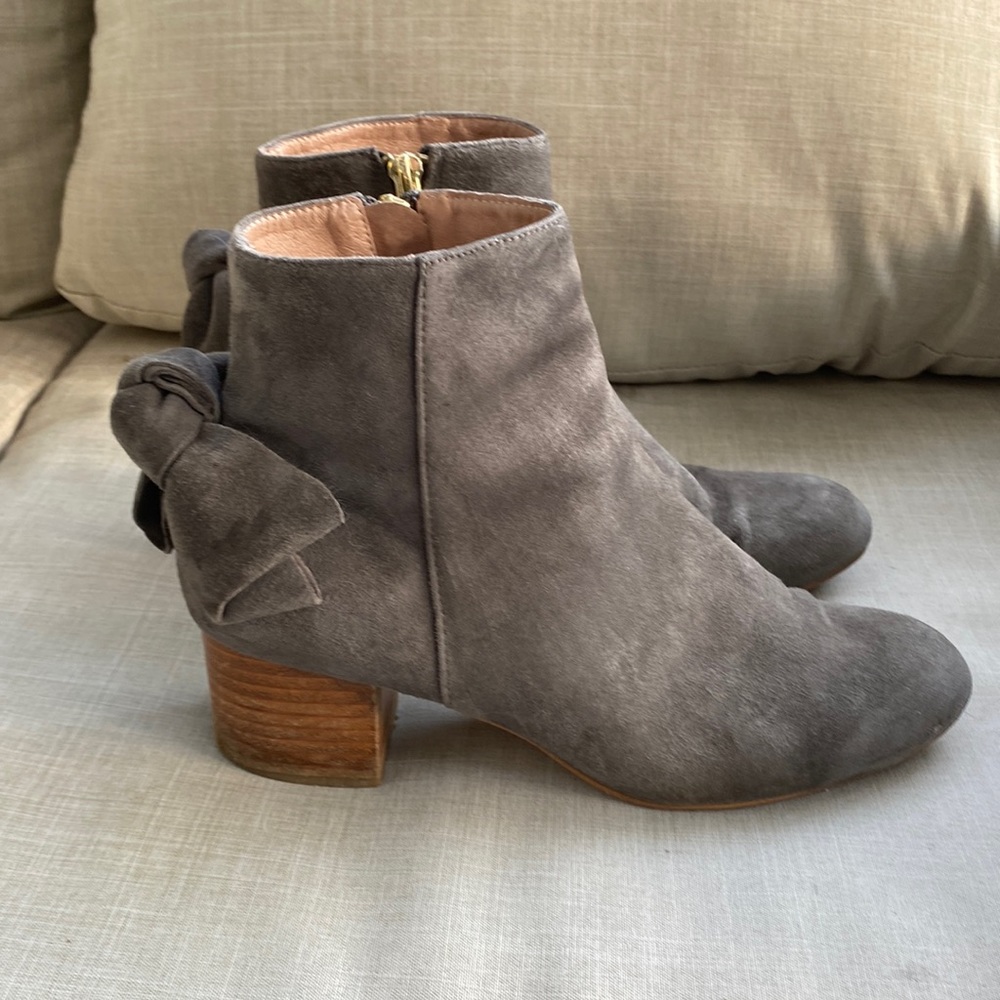 Anthropologie Bow Tied Ankle Boots size 7